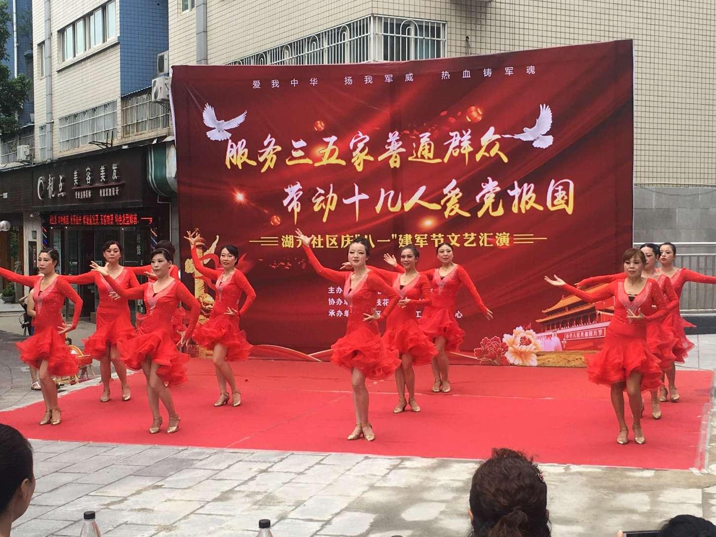 小猫钓鱼游戏龙王版有船