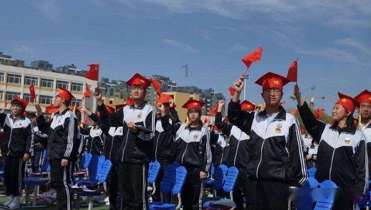 央视抗战剧《狗剩快跑》定档，三位国家一级演员坐镇