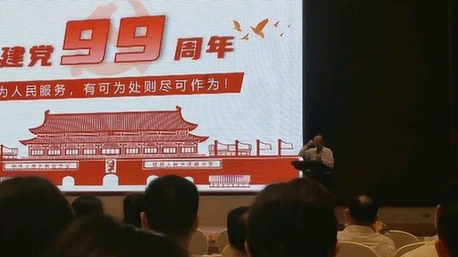 金边蝴蝶兰,赏花观叶两不误