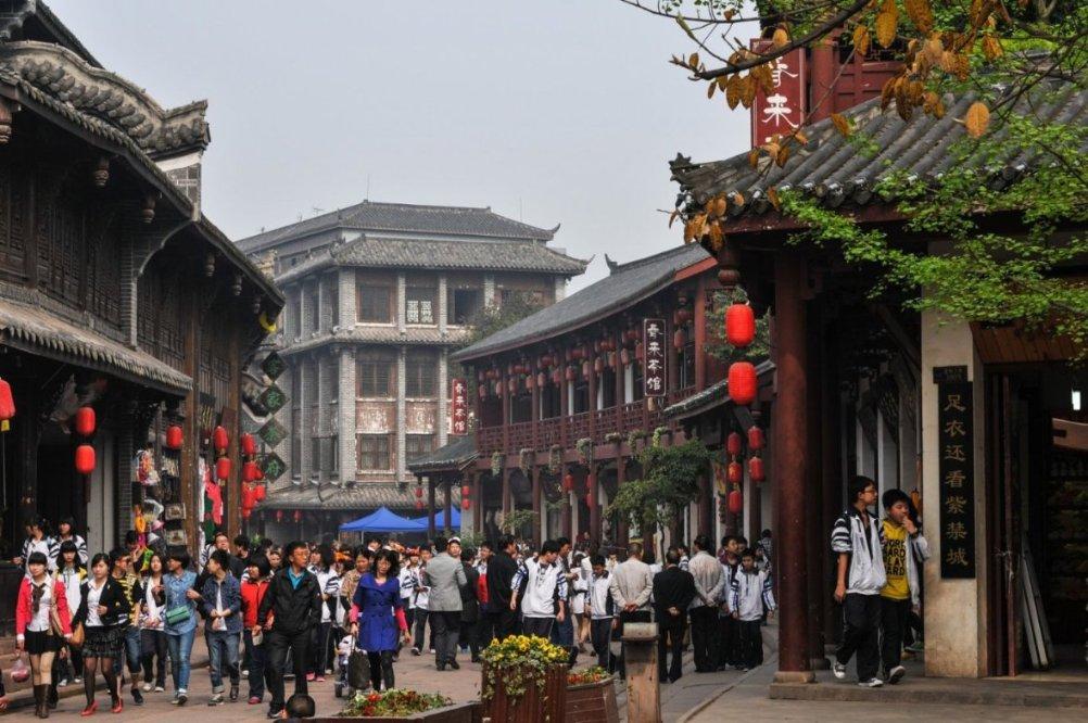 辽宁迎降雪天气,本溪市积极采取除雪措施,市民:效率高,比较满意
