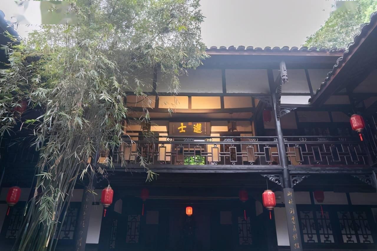 琼海警方成功抓获两名涉嫌扒窃违法人员