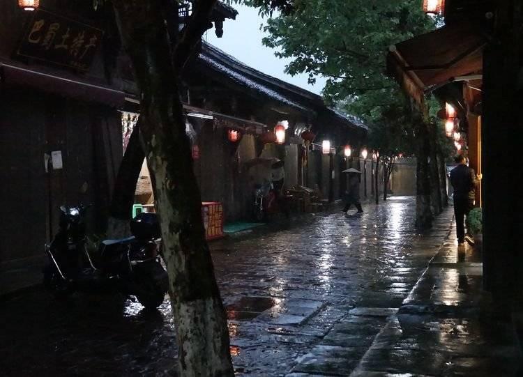 逃离神秘树屋